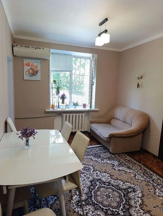 Продажа 2 комнатной квартиры ,район Титова ( Независимости) 2