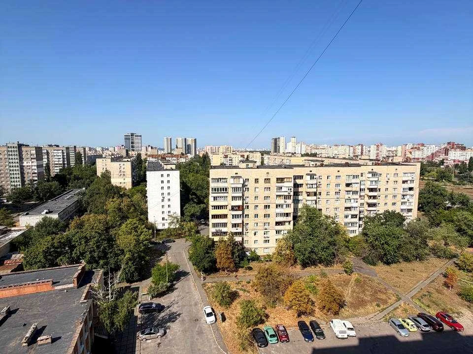 Квартира. Киев, Романа Шухевича просп. (Генерала Ватутина)