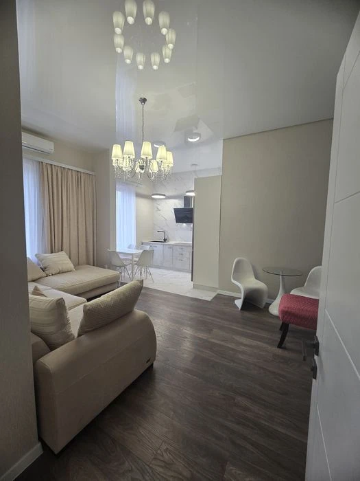 Selling a beautiful 3-room apartment near the center.