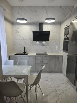 Selling a beautiful 3-room apartment near the center.