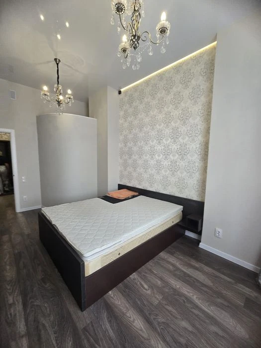 Selling a beautiful 3-room apartment near the center.
