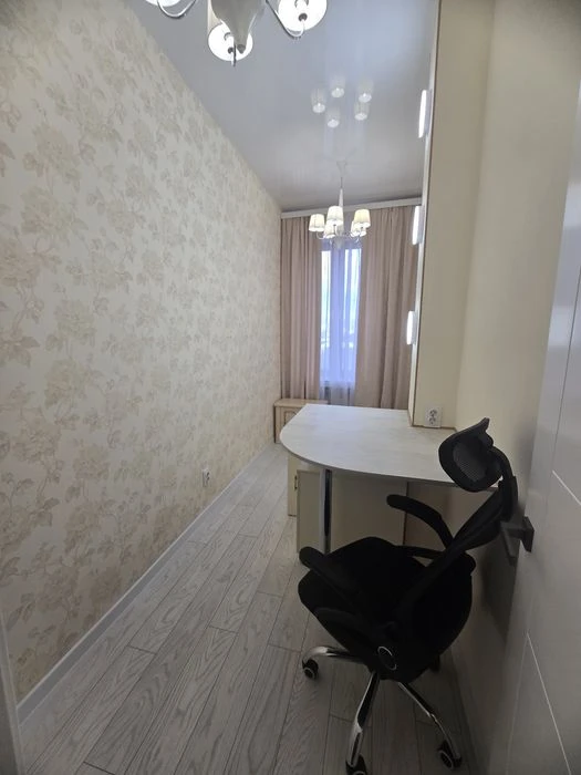 Selling a beautiful 3-room apartment near the center.