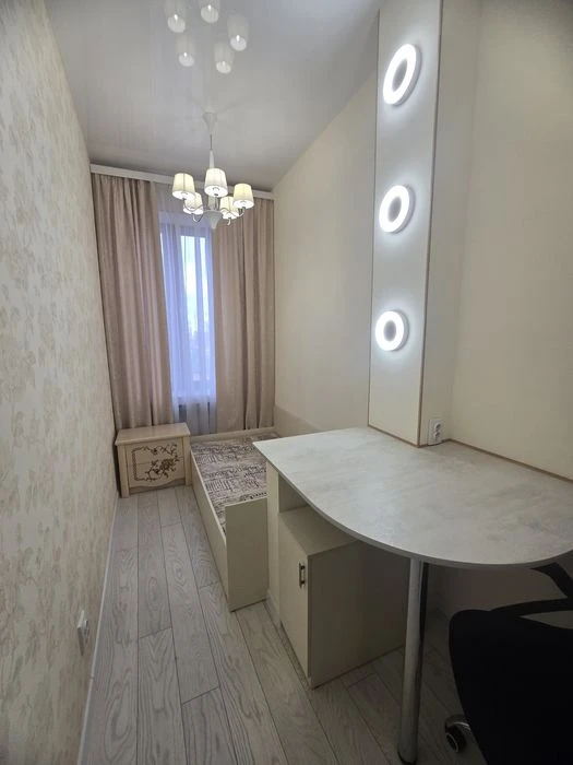 Selling a beautiful 3-room apartment near the center.