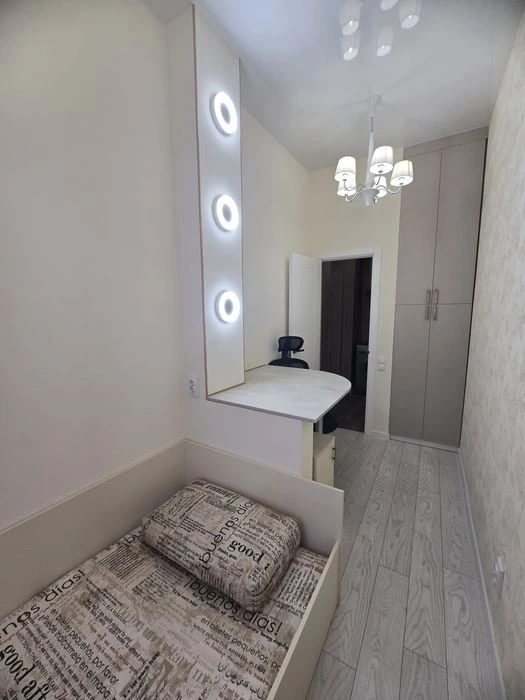 Selling a beautiful 3-room apartment near the center.