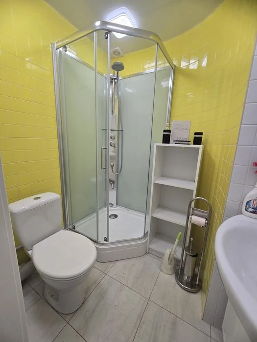 Selling a beautiful 3-room apartment near the center.