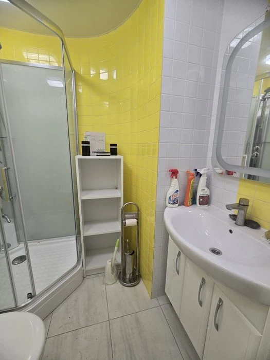 Selling a beautiful 3-room apartment near the center.