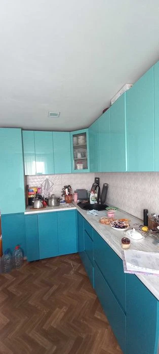I am selling a spacious 2-room apartment of 58m² in a brick house (kitchen