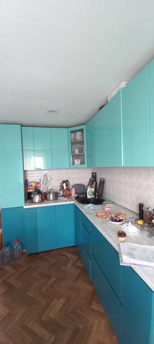 I am selling a spacious 2-room apartment of 58m² in a brick house (kitchen