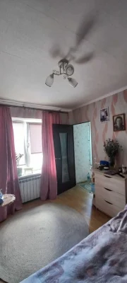 I am selling a spacious 2-room apartment of 58m² in a brick house (kitchen