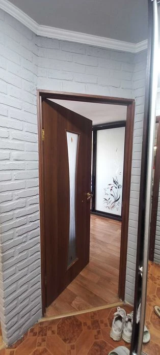 I am selling a spacious 2-room apartment of 58m² in a brick house (kitchen