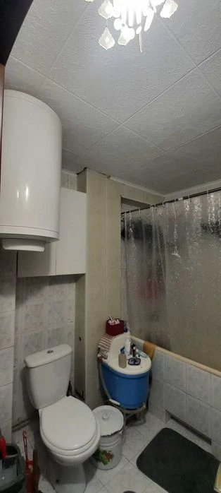 I am selling a spacious 2-room apartment of 58m² in a brick house (kitchen