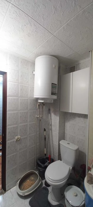 I am selling a spacious 2-room apartment of 58m² in a brick house (kitchen