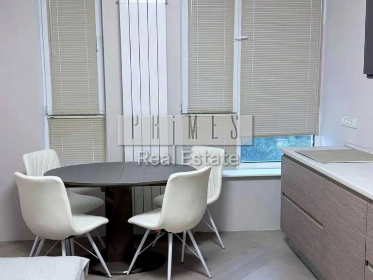 Apartment. Kyiv, Sobornosti Ave. (Vozzyednats'nykh), 17 k.