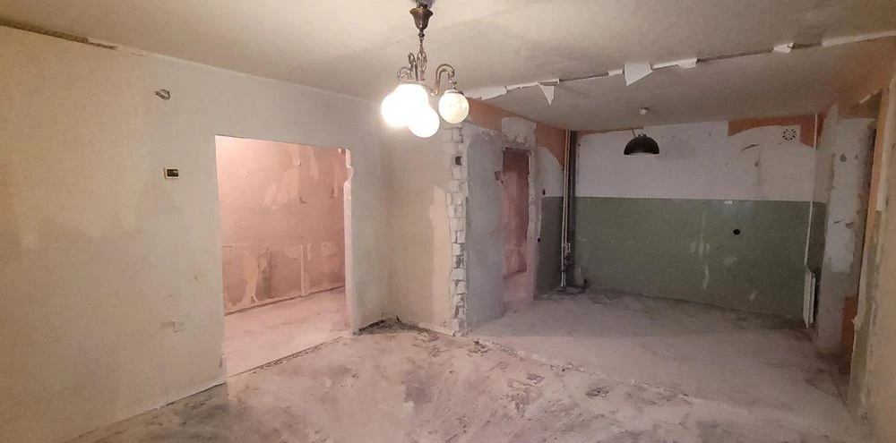 Продажа 3-х комнатной кв. в Южном мкрне, кирпичное здание