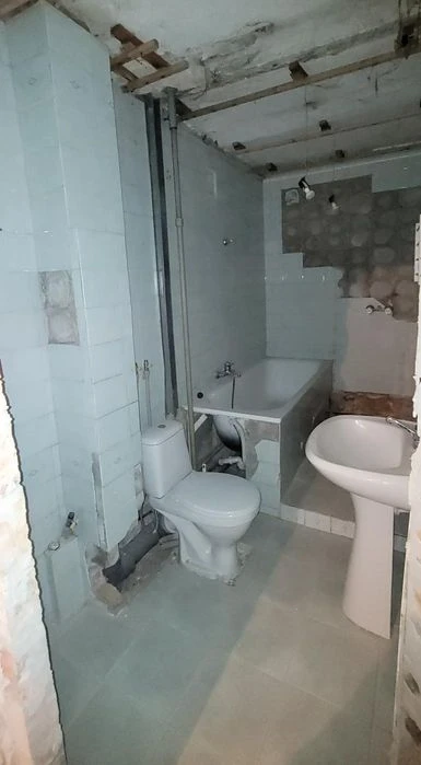 Продажа 3-х комнатной кв. в Южном мкрне, кирпичное здание