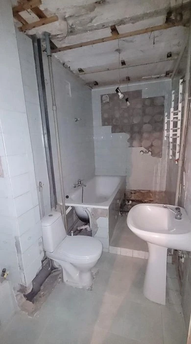 Продажа 3-х комнатной кв. в Южном мкрне, кирпичное здание