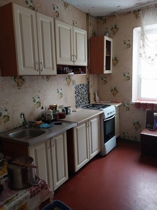 3-room apartment for sale st. Poznyaki metro station