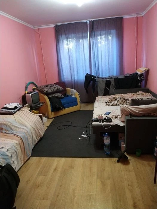 3-room apartment for sale st. Poznyaki metro station
