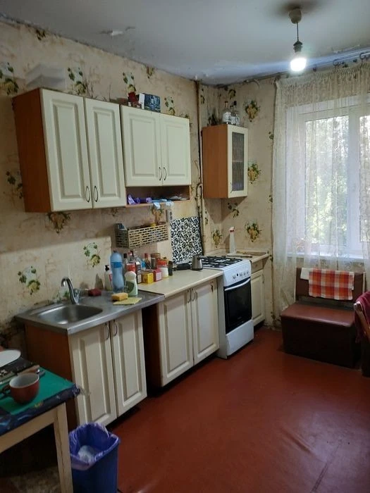 3-room apartment for sale st. Poznyaki metro station