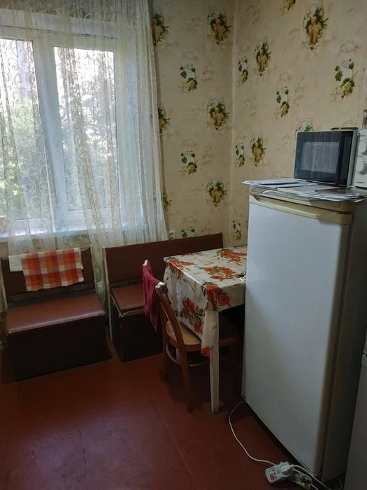3-room apartment for sale st. Poznyaki metro station