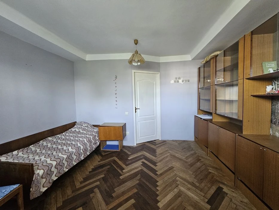 3-room apartment, 89 Holosiivskyi Ave., Vystavkovy