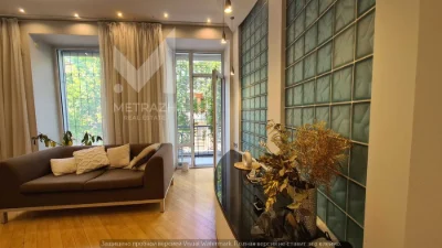 For sale. 4-room apartment 160 m2. City center. Closed.
