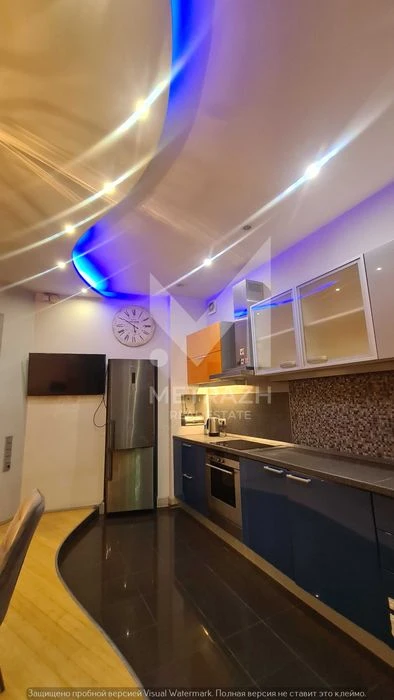For sale. 4-room apartment 160 m2. City center. Closed.