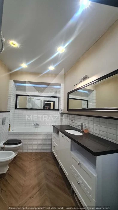 For sale. 4-room apartment 160 m2. City center. Closed.