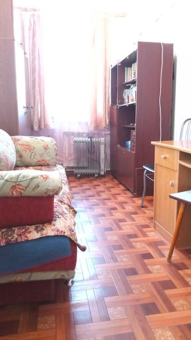 Продам 4х к. квартиру, р-н пр. А. Поля ( Кирова ), ул. Светл
