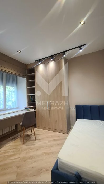 For sale. 4-room apartment 160 m2. City center. Closed.