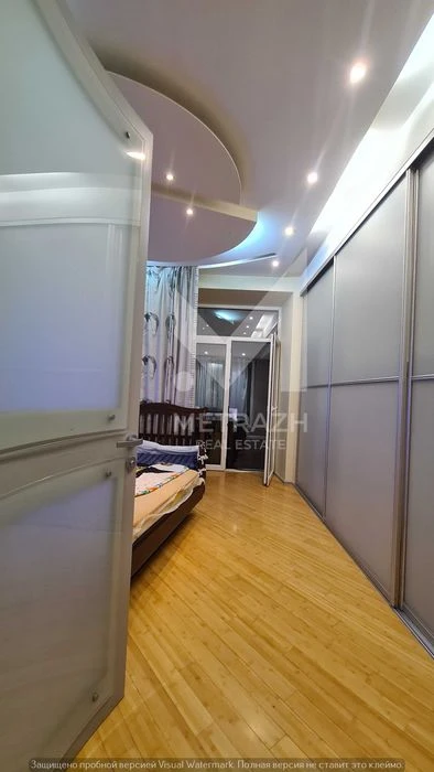 For sale. 4-room apartment 160 m2. City center. Closed.