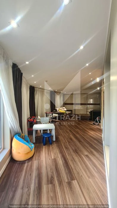 For sale. 4-room apartment 160 m2. City center. Closed.