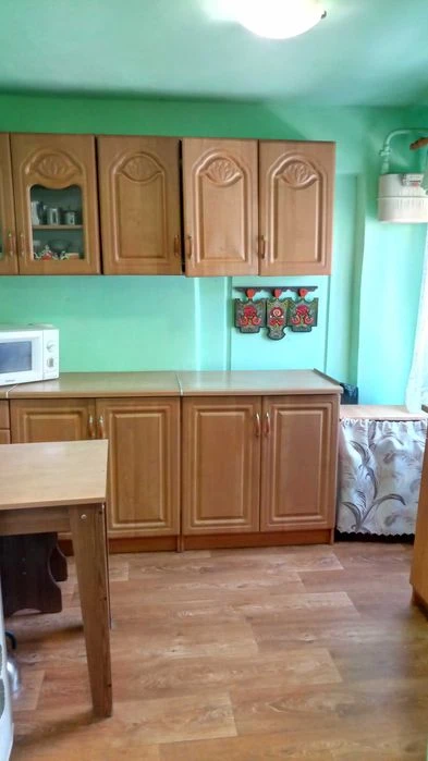 Продам 4х к. квартиру, р-н пр. А. Поля ( Кирова ), ул. Светл