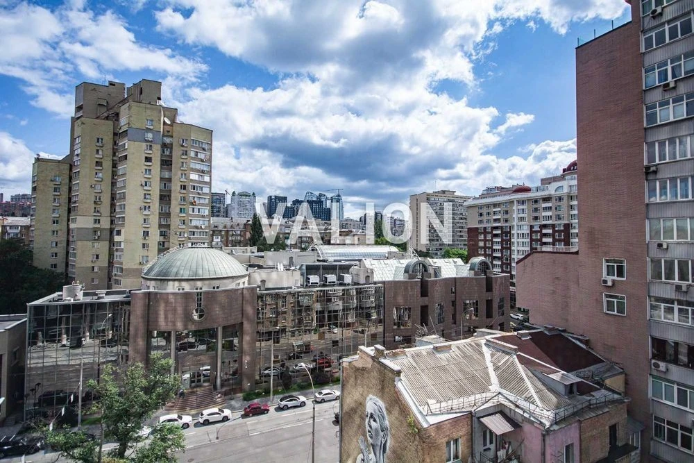 I will sell a 2-room apartment without% in the residential complex A136 Antonovych Street