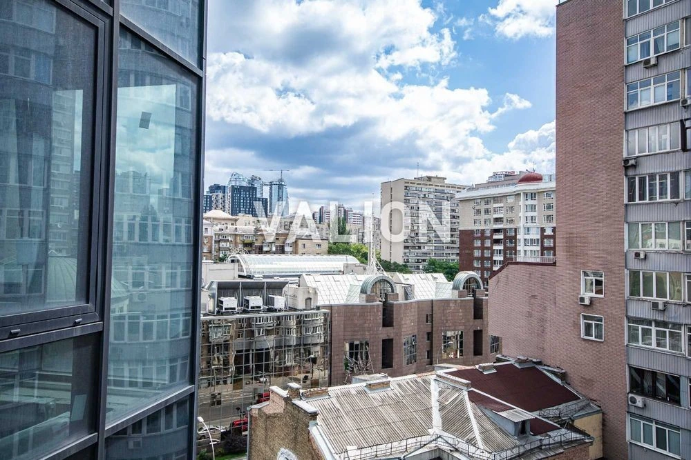 I will sell a 2-room apartment without% in the residential complex A136 Antonovych Street