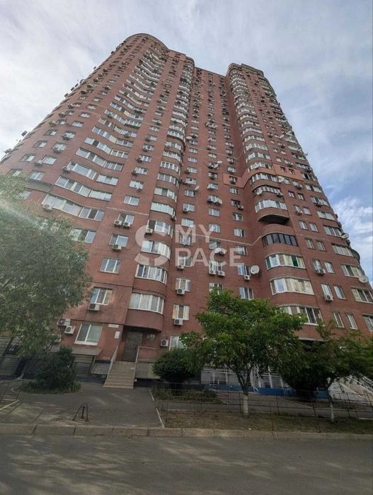 For sale! 3 rooms 115m2 2nd floor. Akhmatova 13d | Dragomanova | Grigor