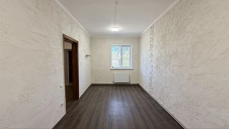 I will sell an apartment on the ground, a part of the house