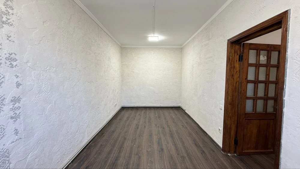 I will sell an apartment on the ground, a part of the house