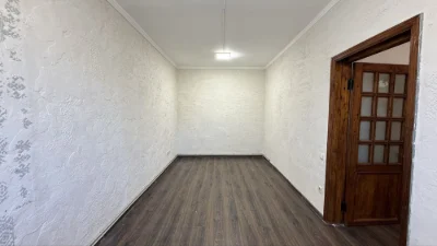 I will sell an apartment on the ground, a part of the house