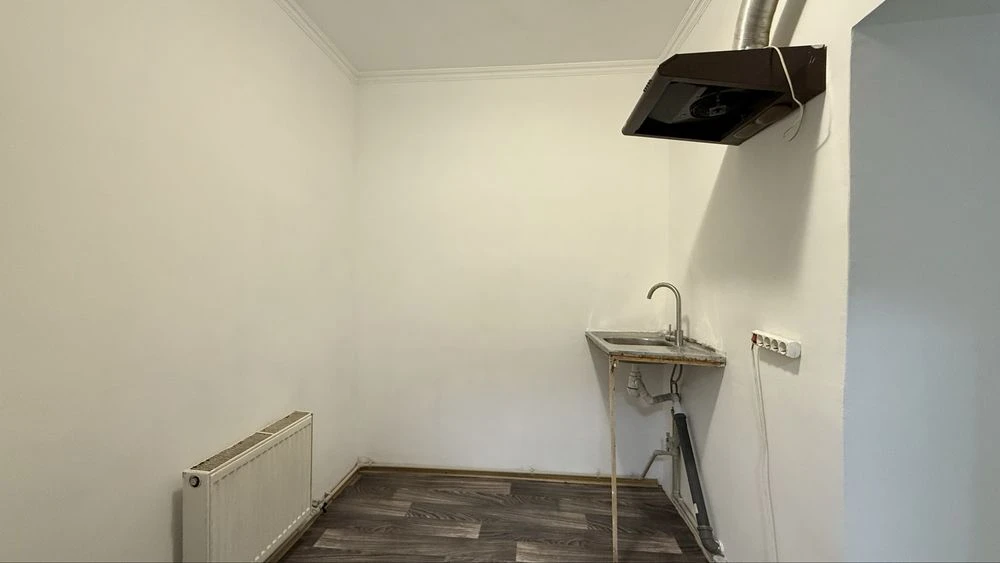 I will sell an apartment on the ground, a part of the house
