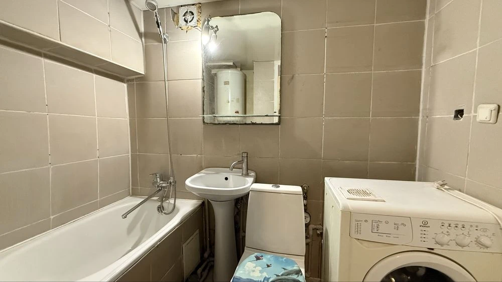 I will sell an apartment on the ground, a part of the house
