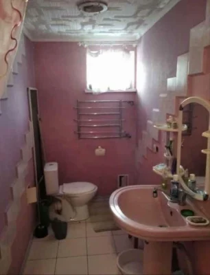 Продам квартиру з власним двором !