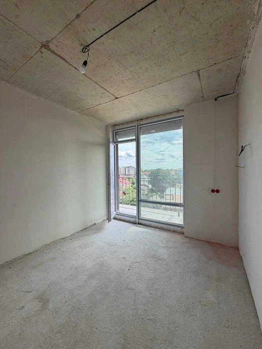 Продается 2 ком квартира, частичный ремонт, балкон, ЖК Fami
