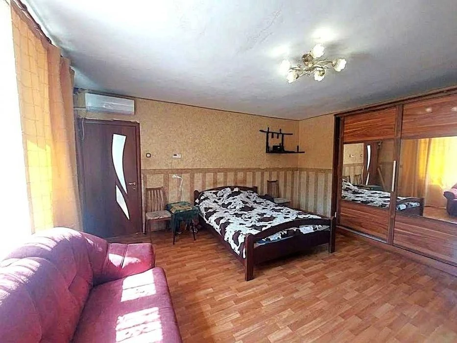Бугаевка: продам 3 комн. двухэтажную квартиру в районе Авто