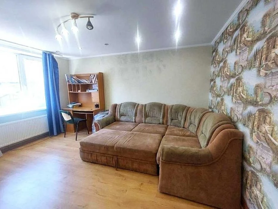 Бугаевка: продам 3 комн. двухэтажную квартиру в районе Авто