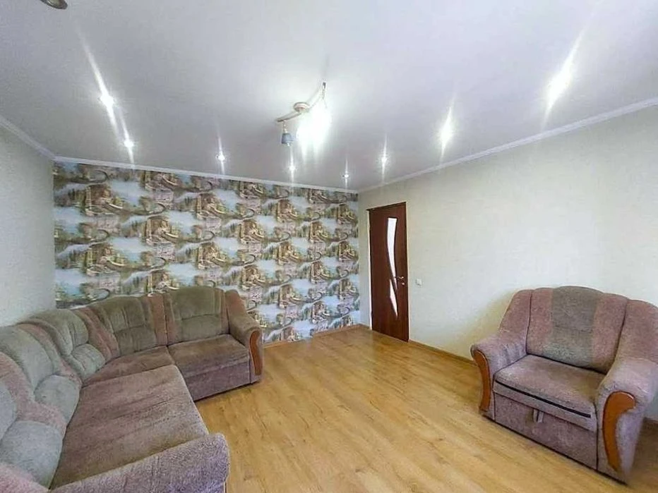 Бугаевка: продам 3 комн. двухэтажную квартиру в районе Авто
