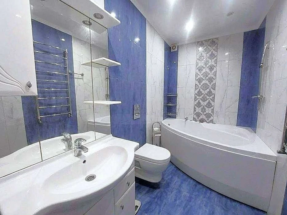 Бугаевка: продам 3 комн. двухэтажную квартиру в районе Авто