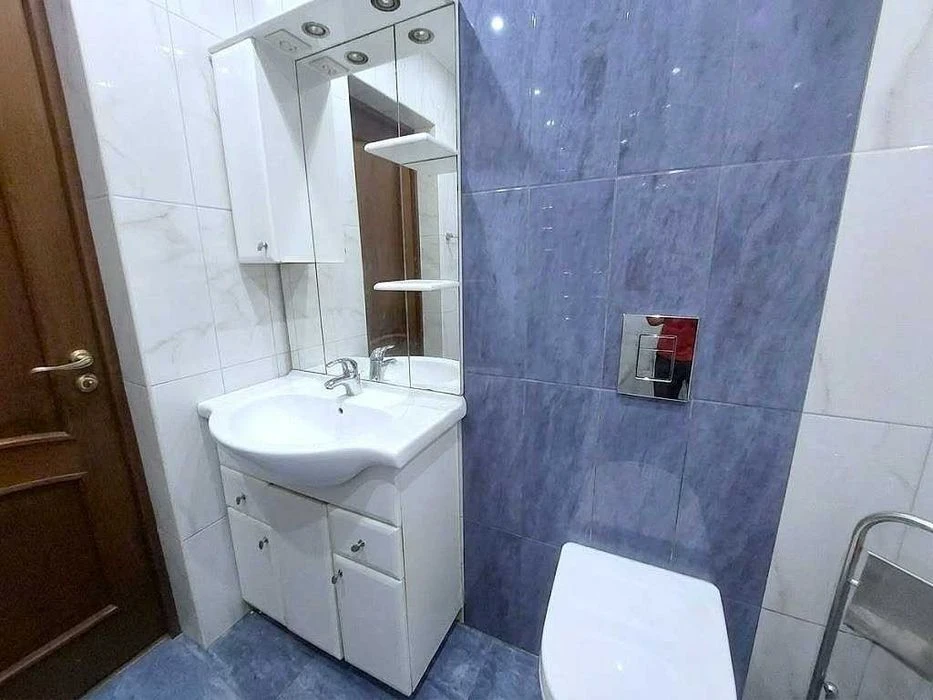 Бугаевка: продам 3 комн. двухэтажную квартиру в районе Авто
