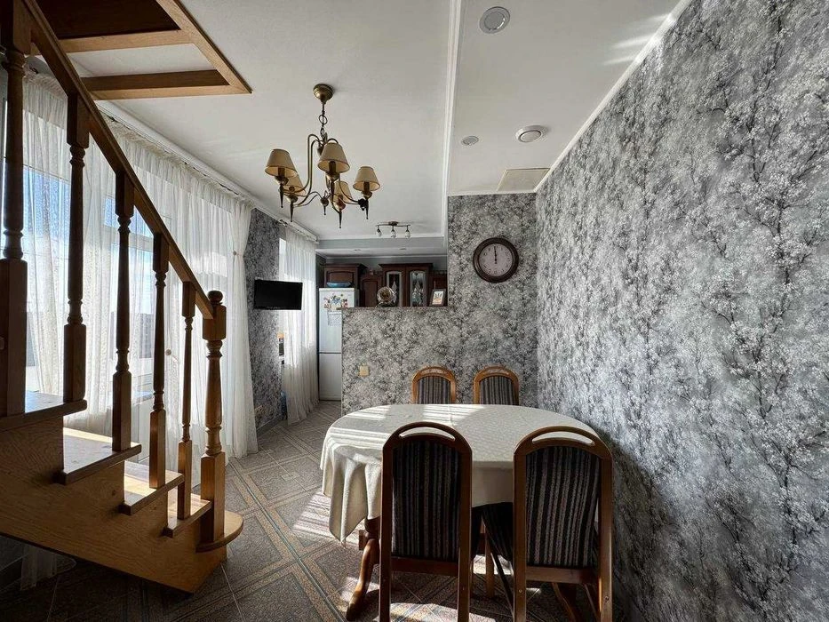 Sale of a 4-room apartment 137.3m2 on Zelena Park P street