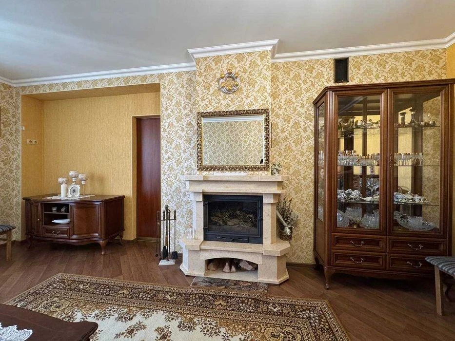Sale of a 4-room apartment 137.3m2 on Zelena Park P street